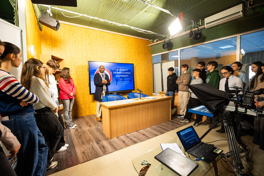 Elevii Colegiului Național ‘Vasile Alecsandri’ din Galați, într-o vizită educațională la Universitatea Internațională Danubius