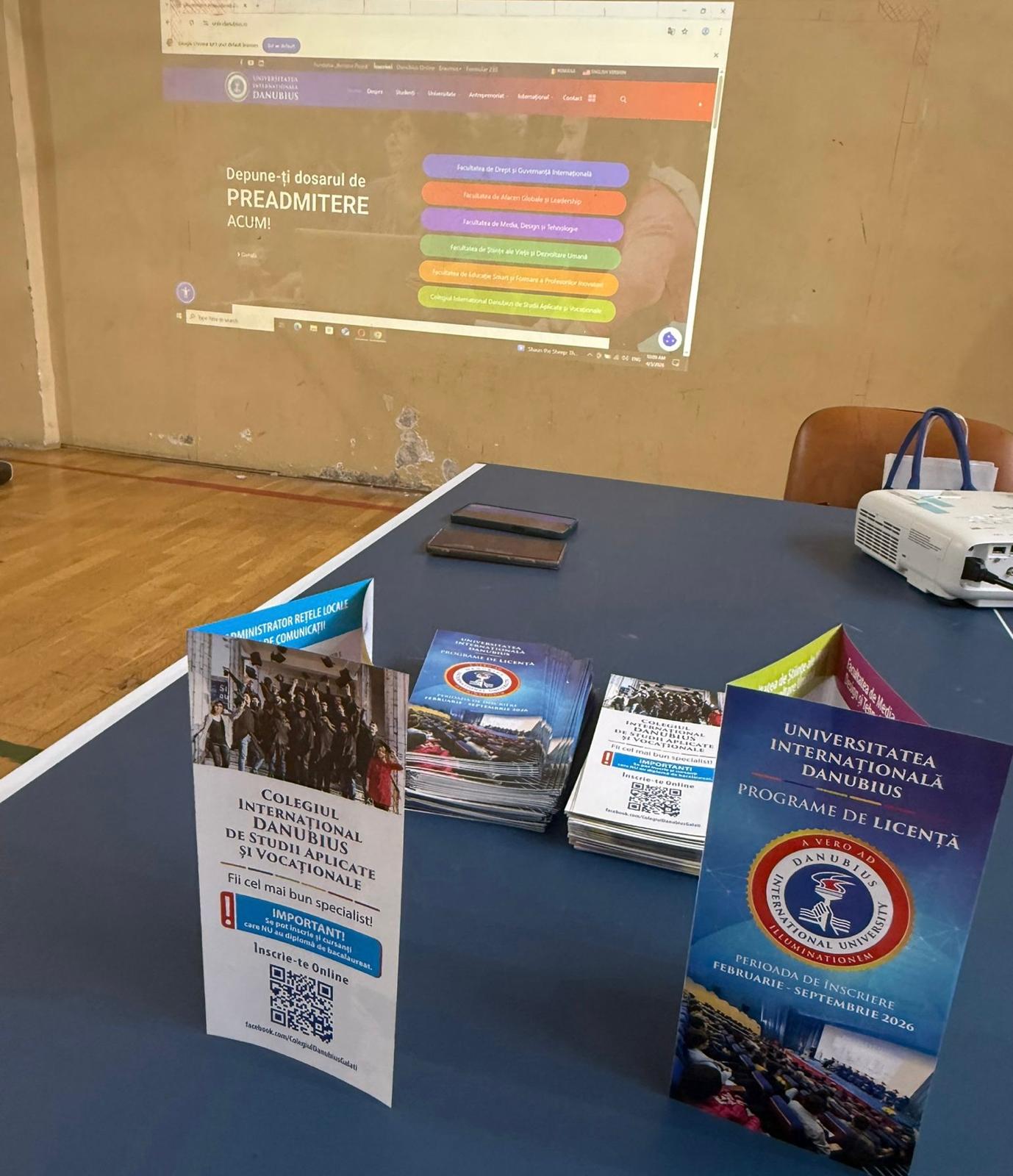 Întâlnire cu viitorul: Elevii din Bacău au aflat despre programele Universității Internaționale Danubius